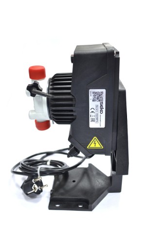 Мембранный дозирующий насос Seko Kompact  AMC 200 с торца