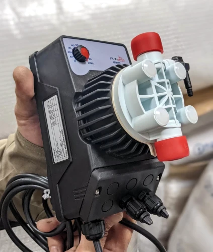 Мембранный дозирующий насос Seko Kompact  AMC 200 на складе в СПб