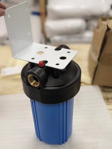 Магистральный фильтр BB10 с угольным картриджем скоба